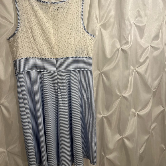 London Style Blue and White Textured Midi Dress - Picture 4 of 5